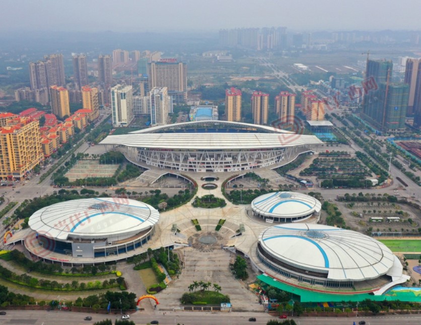 國萬智慧體育館管理系統(tǒng)是一款專業(yè)的體育館營運綜合管理系統(tǒng)，集前臺售票收費管理、場地管理、收費標準、手機預訂、會員管理、文化體育培訓功能、在線銷售場館演唱會門票功能、檢票功能、在線支付通道管理、陪練管理、一卡通消費功能、超市商品銷售系統(tǒng)、倉庫管理、統(tǒng)計報表等。